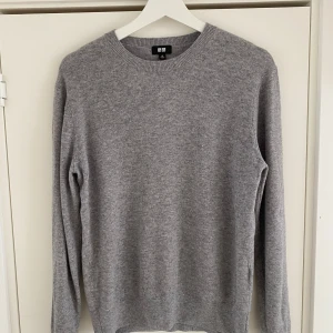 Grå kashmirtröja från Uniqlo XS - Supersoft grå tröja från Uniqlo i 100% kashmir. 