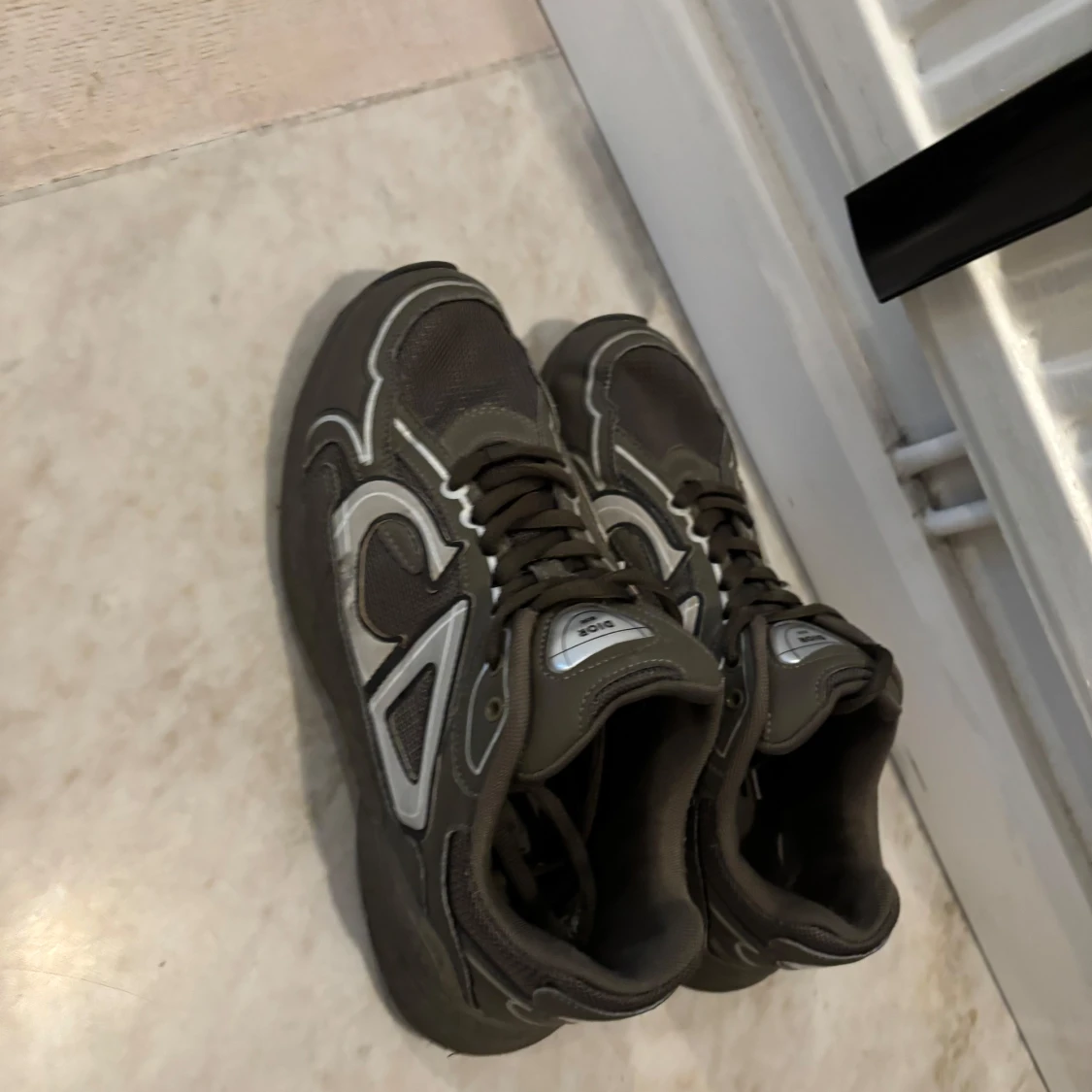  sneakers i mörkgrå mesh - 3