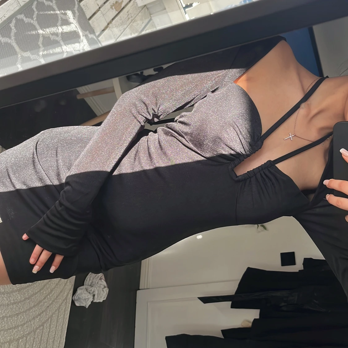 Svart glittrig klänning - 1