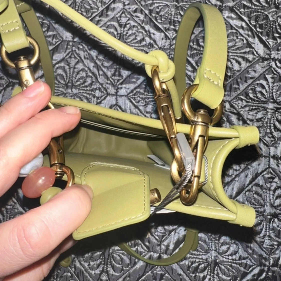 Grön axelväska från Charles & Keith - 1