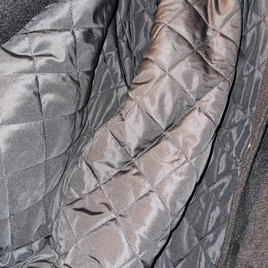 Svart bomberjacka med läderdetaljer - 2