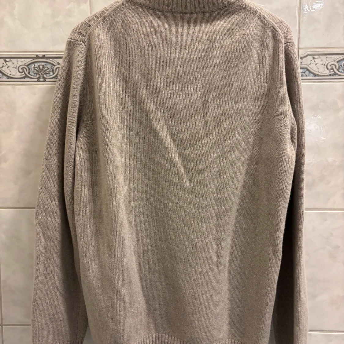 Beige stickad tröja från Oscar Jacobson - 2