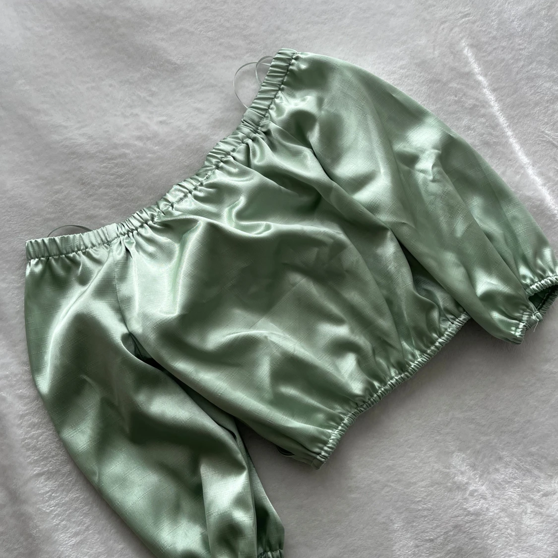 Grön satinblus från Bik Bok - 2