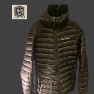 Peak performance vinterjacka  - Säljer min peak jacka då den är för liten. Jackan är i bra skick. Nypris 3800kr 