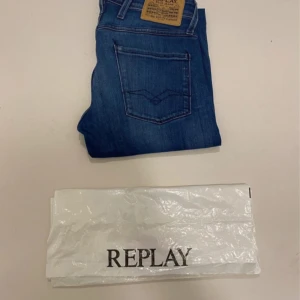 Replay anbass jeans - Marinblå replay anbass heyperflex jeans, Storlek W29 L32, Modell Anbass, Mycket bra skick, Pris kan diskuteras, Skriv vid minsta fråga eller fundering💯👍