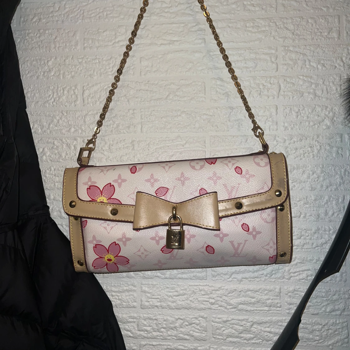 Blommig axelväska med rosett