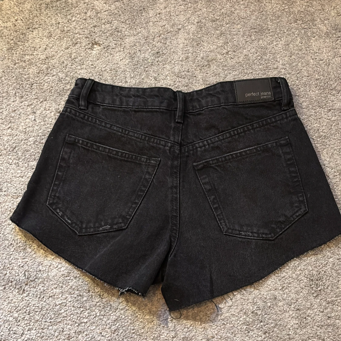 Svarta jeansshorts från Gina tricot  - 3