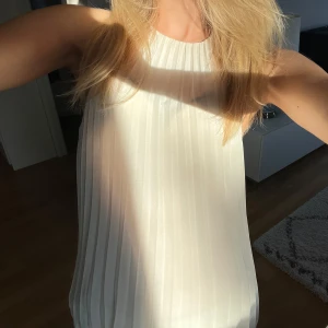 Vit topp - Fin topp från HM, aldrig använd! 