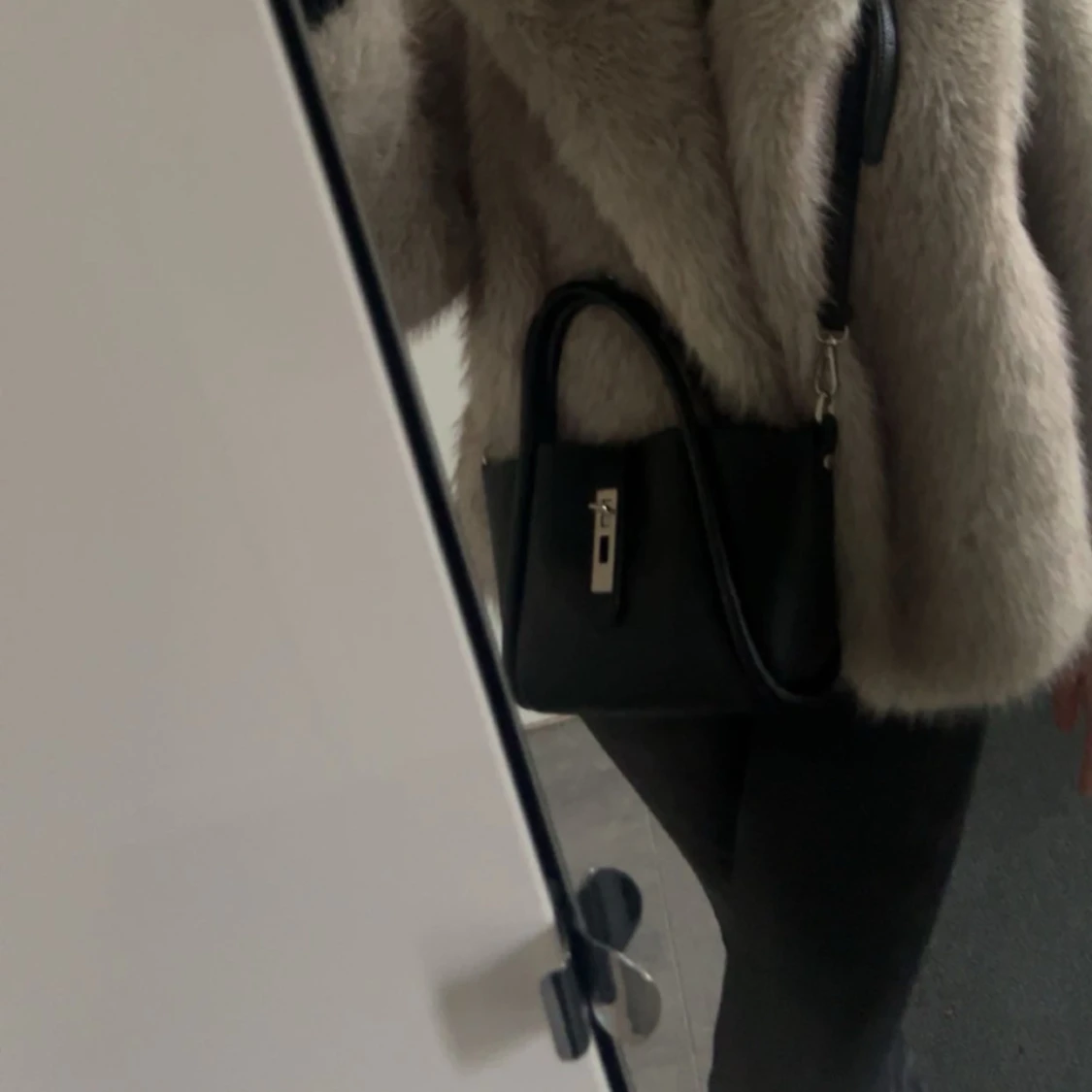 Svart axelväska från Gina Tricot