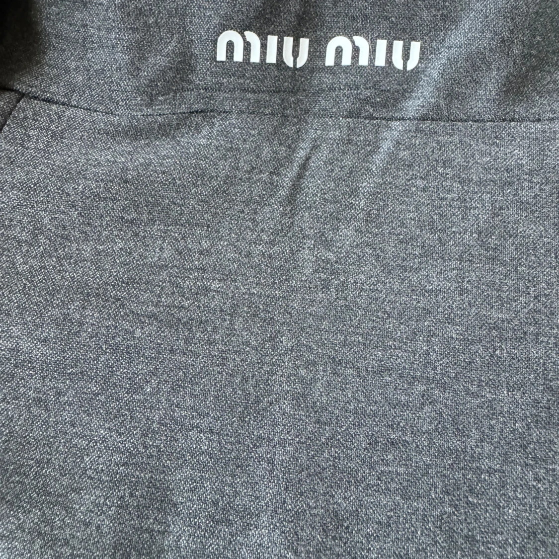 Grå kortkjol från Miu Miu - 1