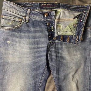 Jacob cohen slim fit jeans - Nyskick | Size 32 passar w30 | Sitter slim fit | modell 180 65 kg | Nypris 5000-7000 vårt pris 1299 | 