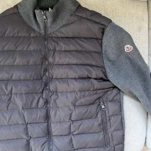 Moncler cardigan  - Moncler cardigan storlek M, skriv för frågor! Inga defekter.