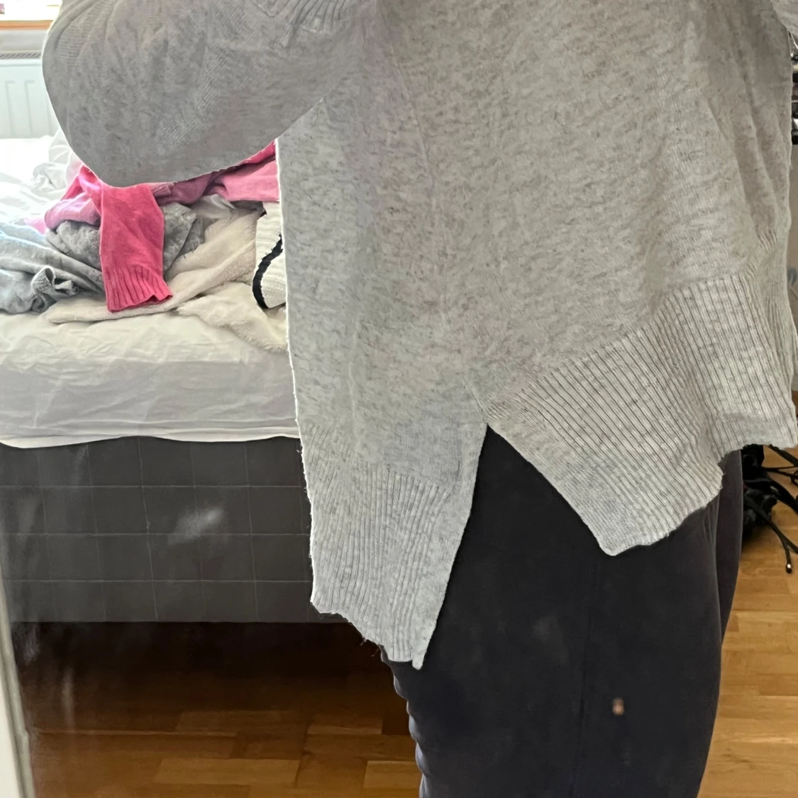 Grå stickad tröja - 1