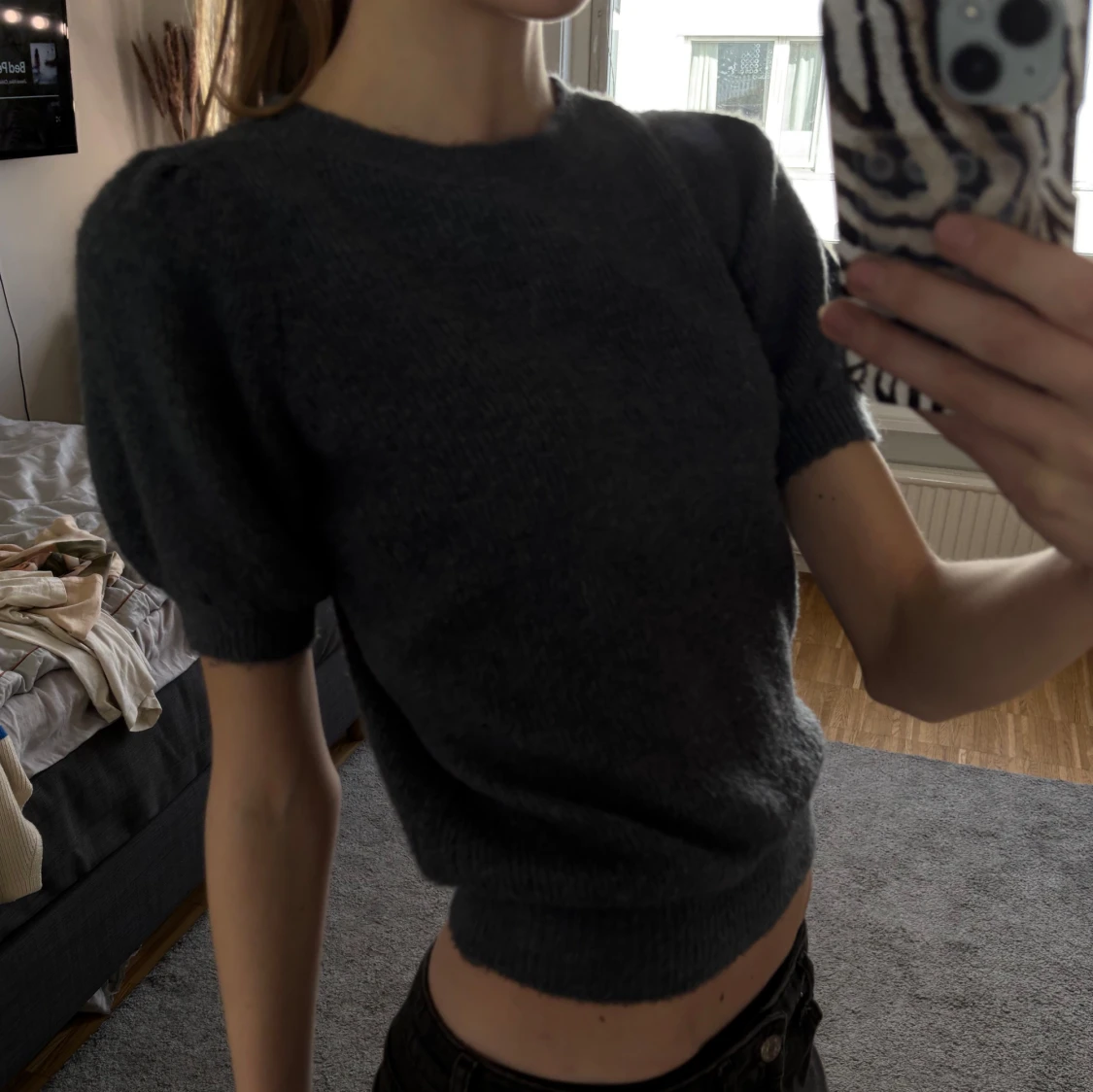 Gullig stickad tröja - 1