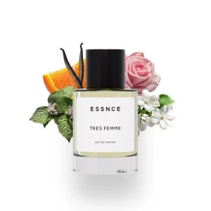 Essnce Tres Femme parfym  - Upptäck Essnce Tres Femme, en elegant Eau de Parfum med en fräsch och blommig doft. Flaskan är stilren med en svart kork och etikett. Doften kombinerar noter av apelsin, ros, vanilj och jasmin för en sofistikerad upplevelse. HELT NY