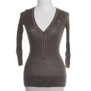 Abercrombie & Fitch henley - Brun henley top från Abercrombie & Fotch i storlek M!