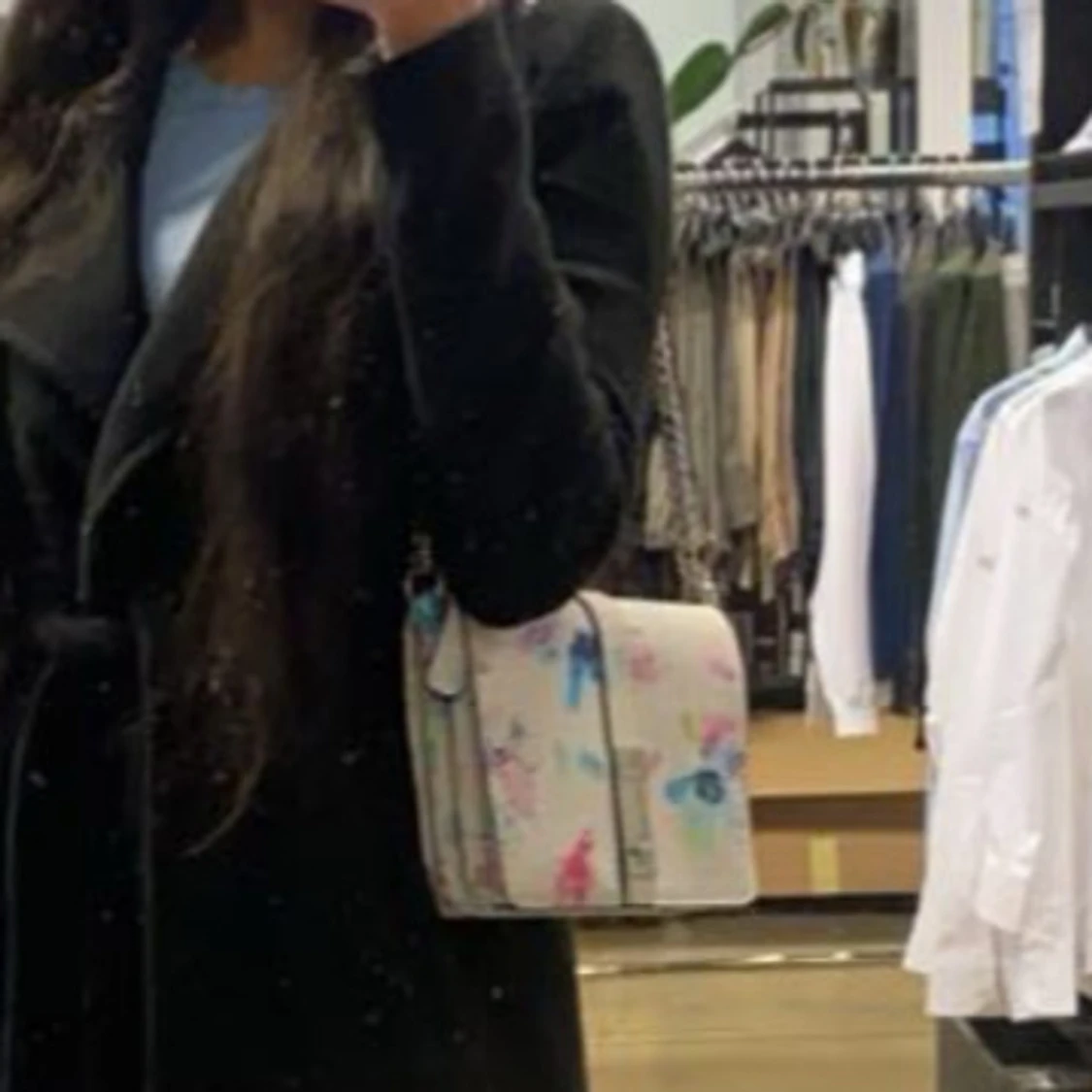 Blommig axelväska från Guess - 1