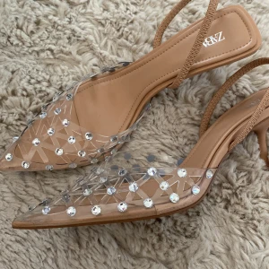 Pumps - Testade inomhus. Storlek 38. Zara. Skriv om du vill ha mer bilder/info💓JAG STÅR INTE FÖR FRAKTEN! Priset kan diskuteras, skriv gärna🤗