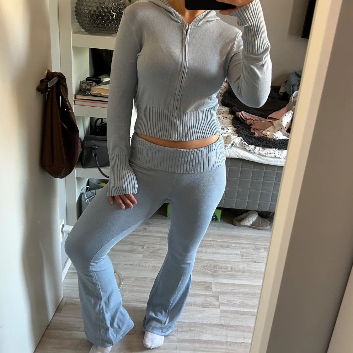 Ljusblått ribbat mjukisset