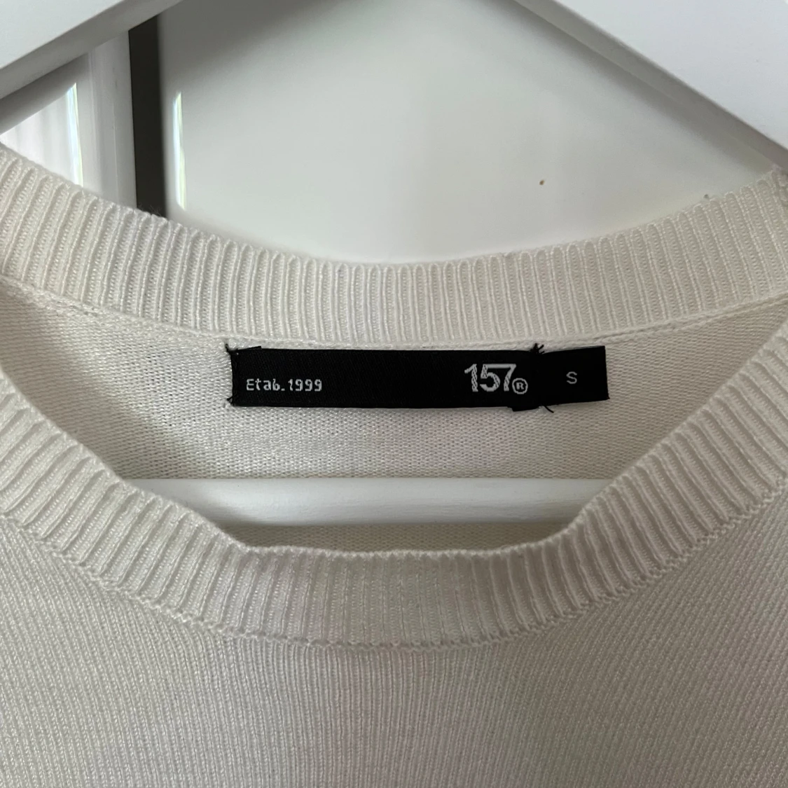 Randig vit tröja från 157, S - 2