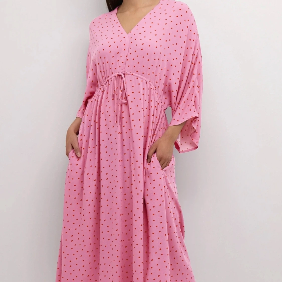 Rosa prickig långklänning från Culture - 3