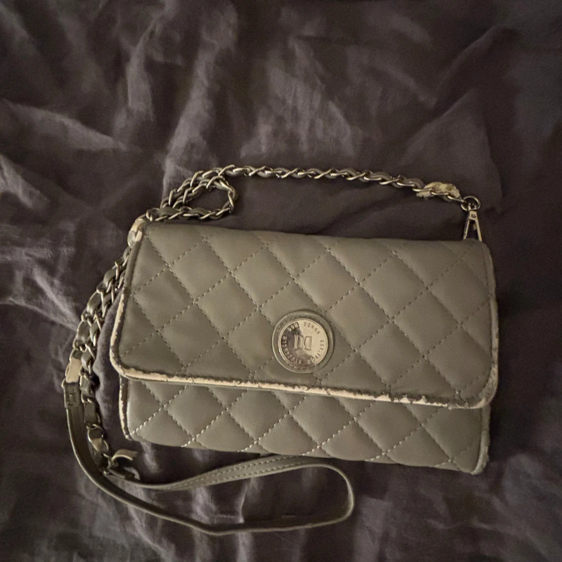 Grå quiltad axelväska DKNY - 2