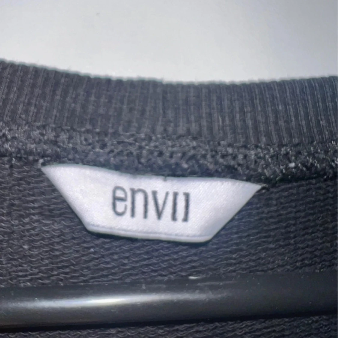 Svart långärmad tröja Envii Essential - 2