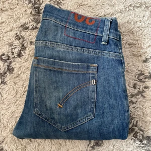 Dondup George jeans - Säljer dessa riktigt feta Dondup George jeans! | Storlek 30 | Skick 8/10 | Nypris +4000kr, säljer endast för 649kr | Hör av dig vid frågor!