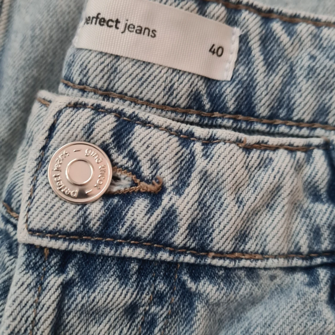 Wide ljusblå jeans från Gina Tricot - 4