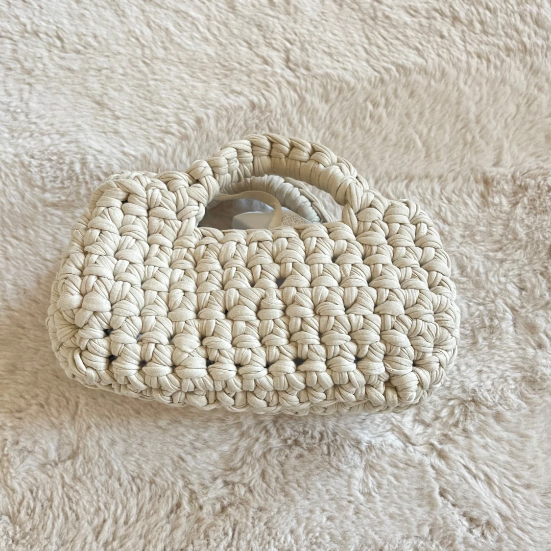 Beige handvirkad handväska - 1