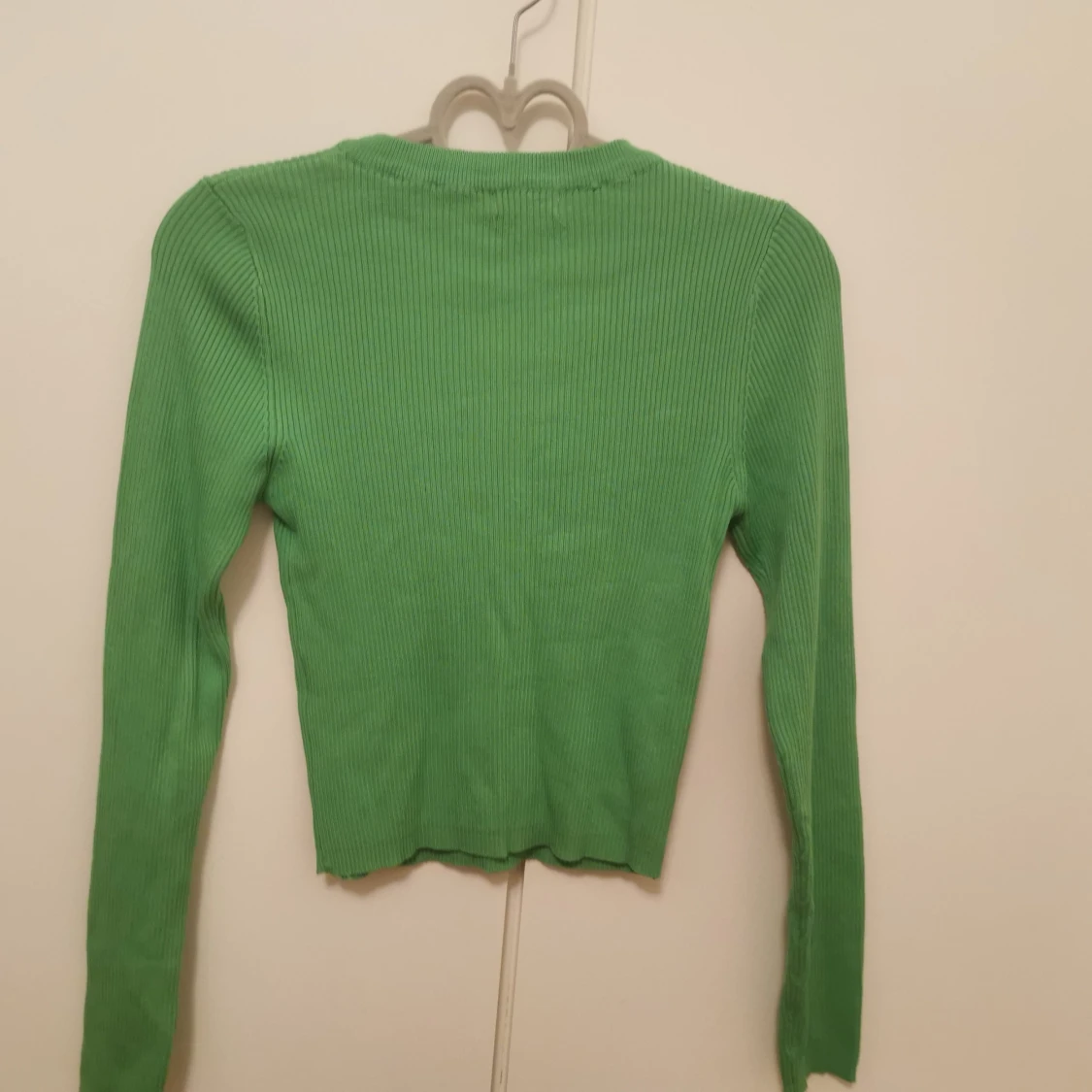 Grön ribbad långärmad tröja - 1