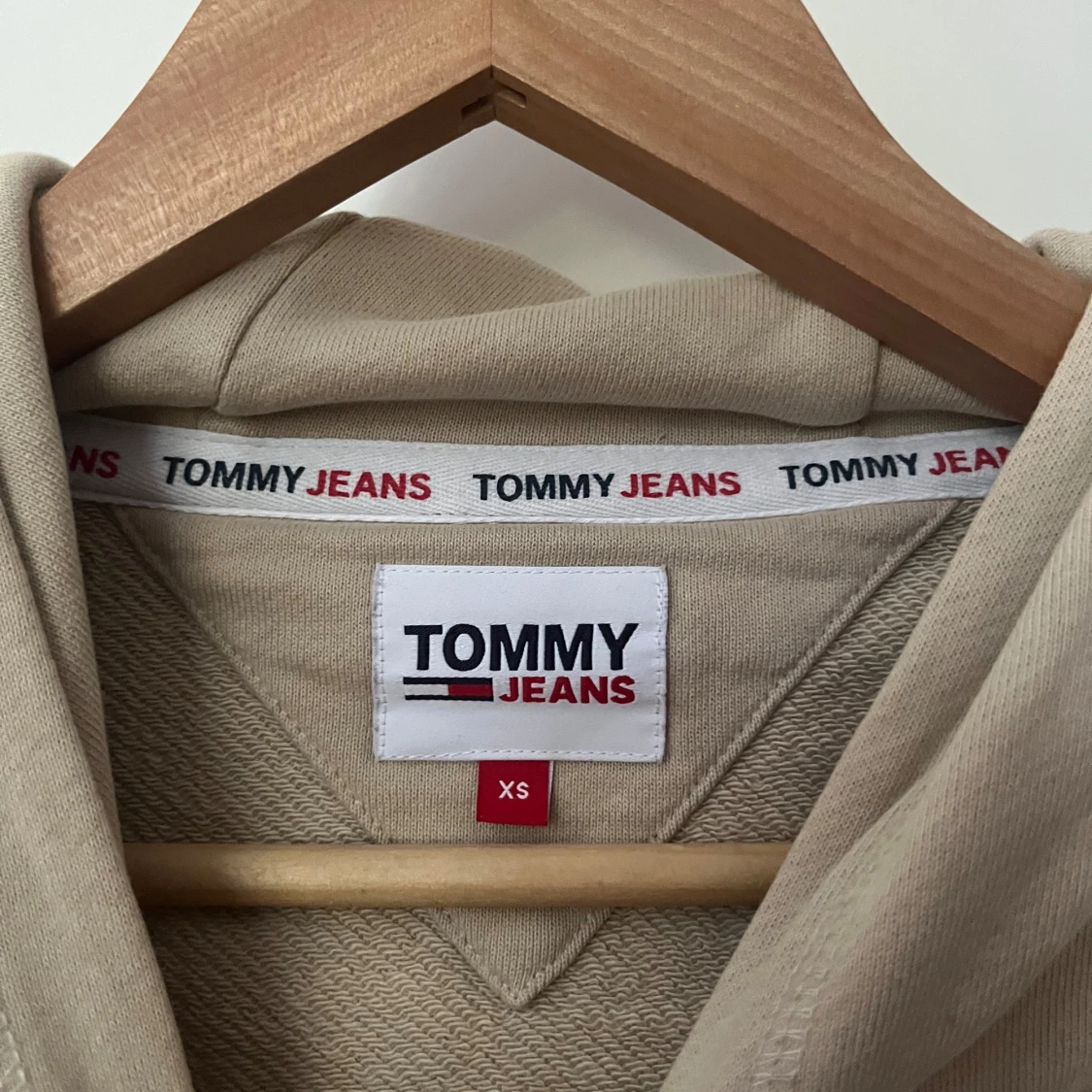 Beige hoodie från Tommy Jeans XS - 2