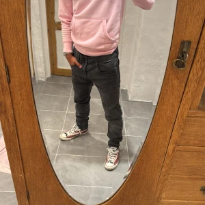 Replay jeans  - Ett par snygga jeans från Replay i storlek W33 L32 i modellen Anbbas 
