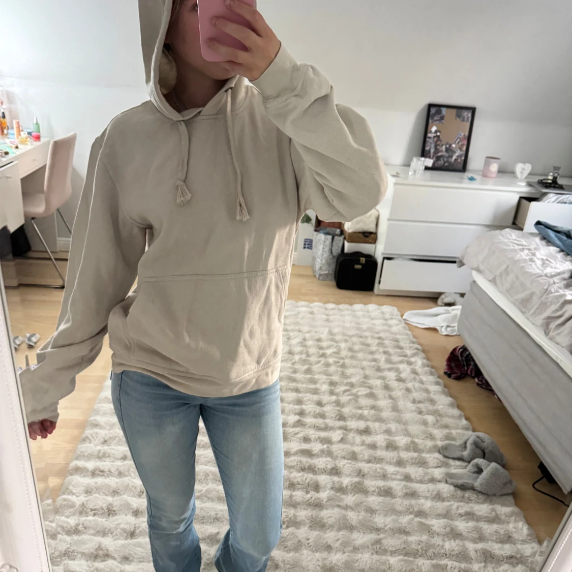 Beige hoodie med huva och ficka - 3
