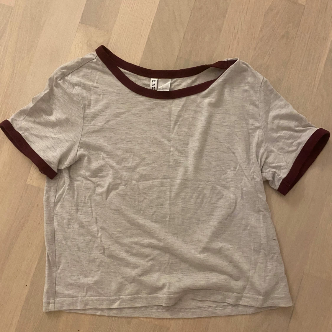 Randig offshoulder topp från H&M