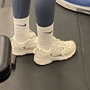  New Balance - Säljer dessa new balance då jag har köpt ett par nya. Inget är fel på dom, dom är endast lite smutsiga. Men det går att tvätta.