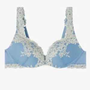 Intimissimi push up bh - Gioia ljusblå bh med blommor på banden💖💖 Knappt använd! Passar jättesnyggt under ett vitt linne tex