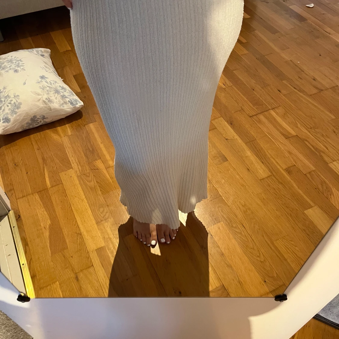 Vit ribbad långkjol med slits - 1