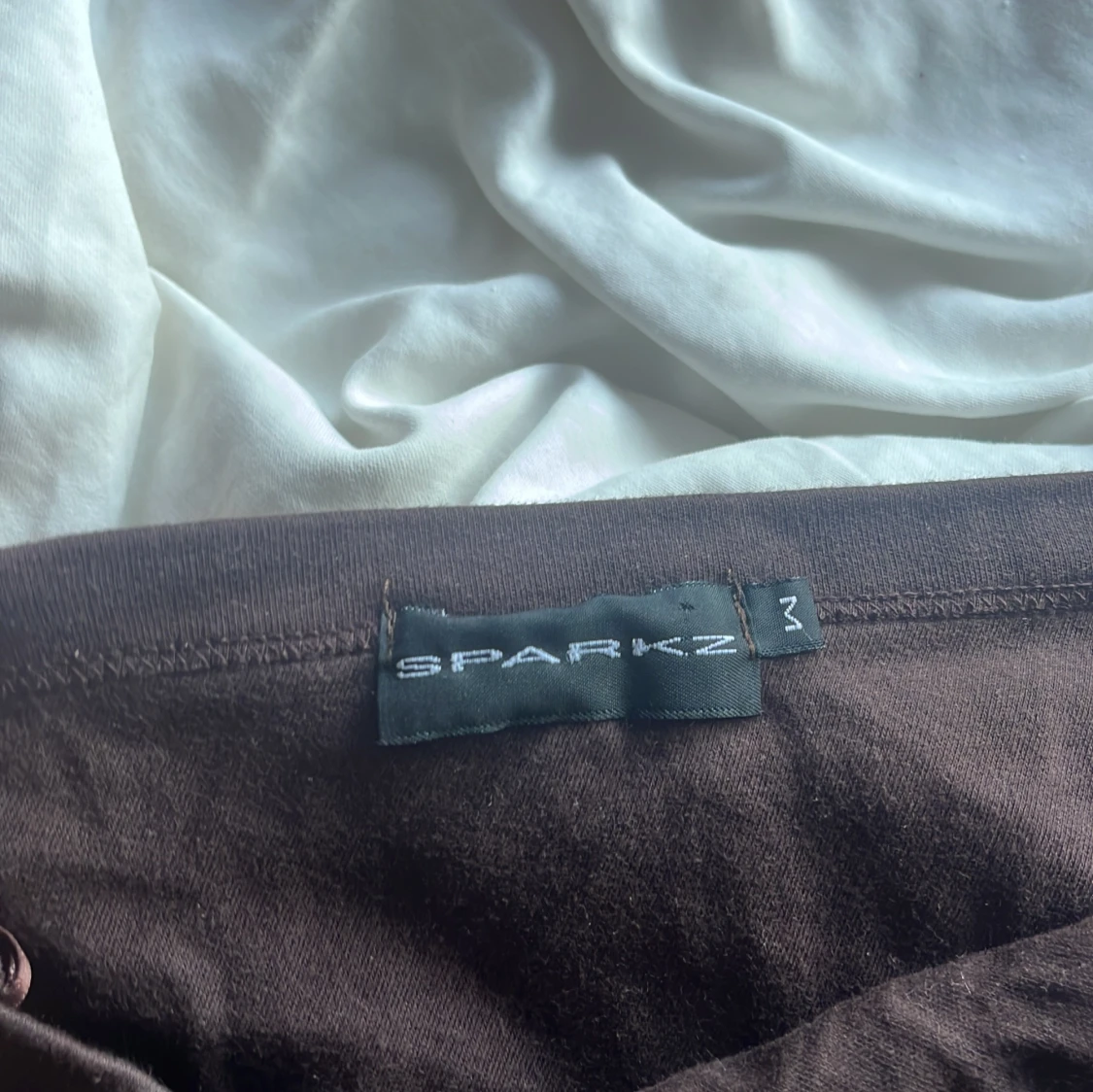 Brun offshoulder tröja från Sparkz - 2