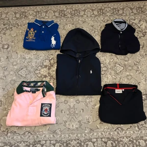 Kolla profilen!! - Hej säljer flera tröjor till olika priser. Alla tröjorna har en egen annons. Hör av er vid funderingar eller prisförslag😁👍