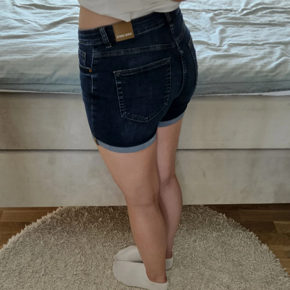 Mörkblå jeansshorts från Amisu - 4