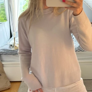 Soft goat teöja - Säljer den här super fina tröjan från soft goat! Använd en gång! Storleken är XS, men jag som oftast har S tycker inte den är för liten. Skriv för frågor eller fler bilder ❤️ (priset är diskuterbart)