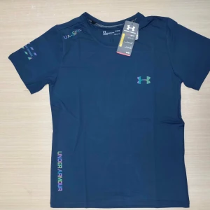 Blå Under Armour Heat-Gear t-shirt (M) - Blå Under Amour Heat-Gear T-Shirt (M) (Ny med lapp)