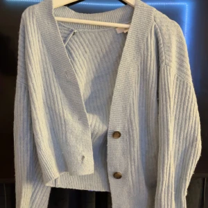 Ljusblå stickad kofta - ljusblå stickad tröja från hm Storlek Xs-S