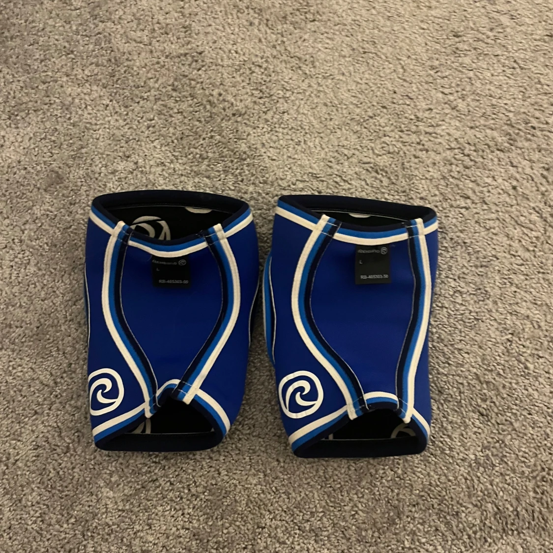 Blå träningsskydd från Rehband strl L - 1