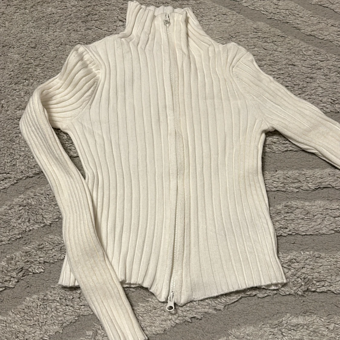 Vit ribbad kofta - 1