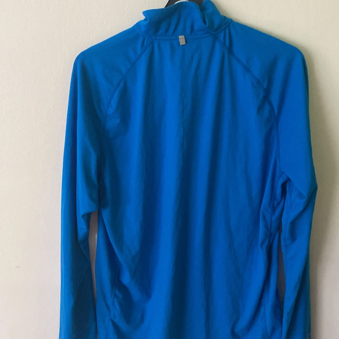 Blå långärmad träningströja  - 2