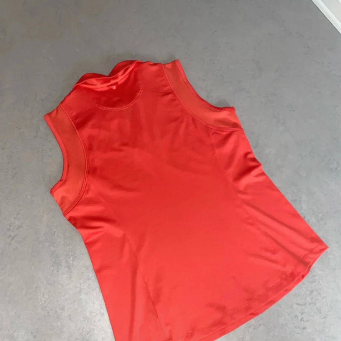 Skrik Korall Färgad Golf Tröja Utan Ärmar - 1