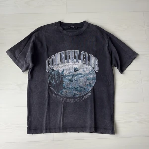 Jaded london tshirt - Storlek xs men sitter som medium. Är 178cm för jämnförelse