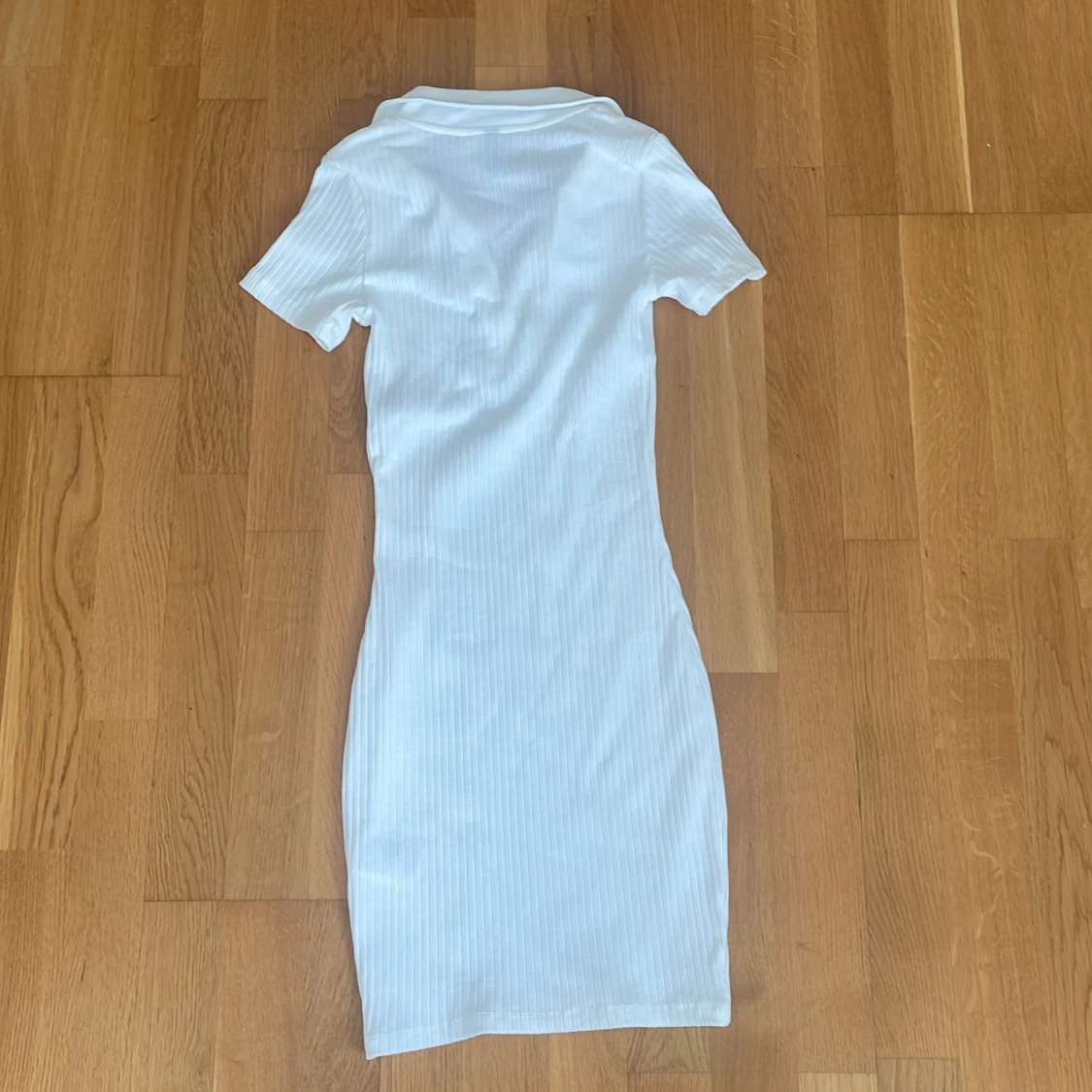 Vit ribbad kortklänning H&M Divided XS - 1